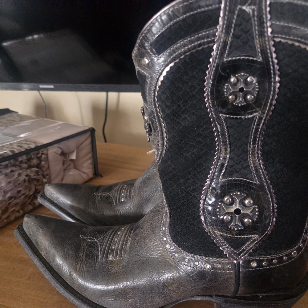 Ariat Black and Gray Western Boots